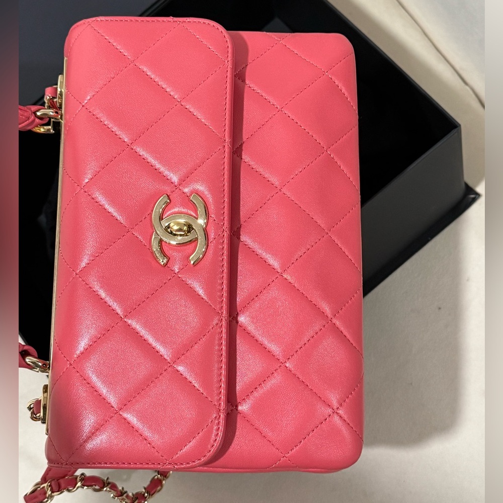 🌸🌸Pink CHANEL Trendy Quilted Top Handle Shoulder Bag in with Gold Hardware - Picture 4 of 15